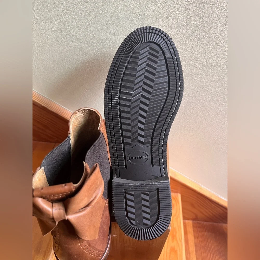 Artisanal handmade leather brogue bow Chelsea boots BNIB - Picture 11 of 11